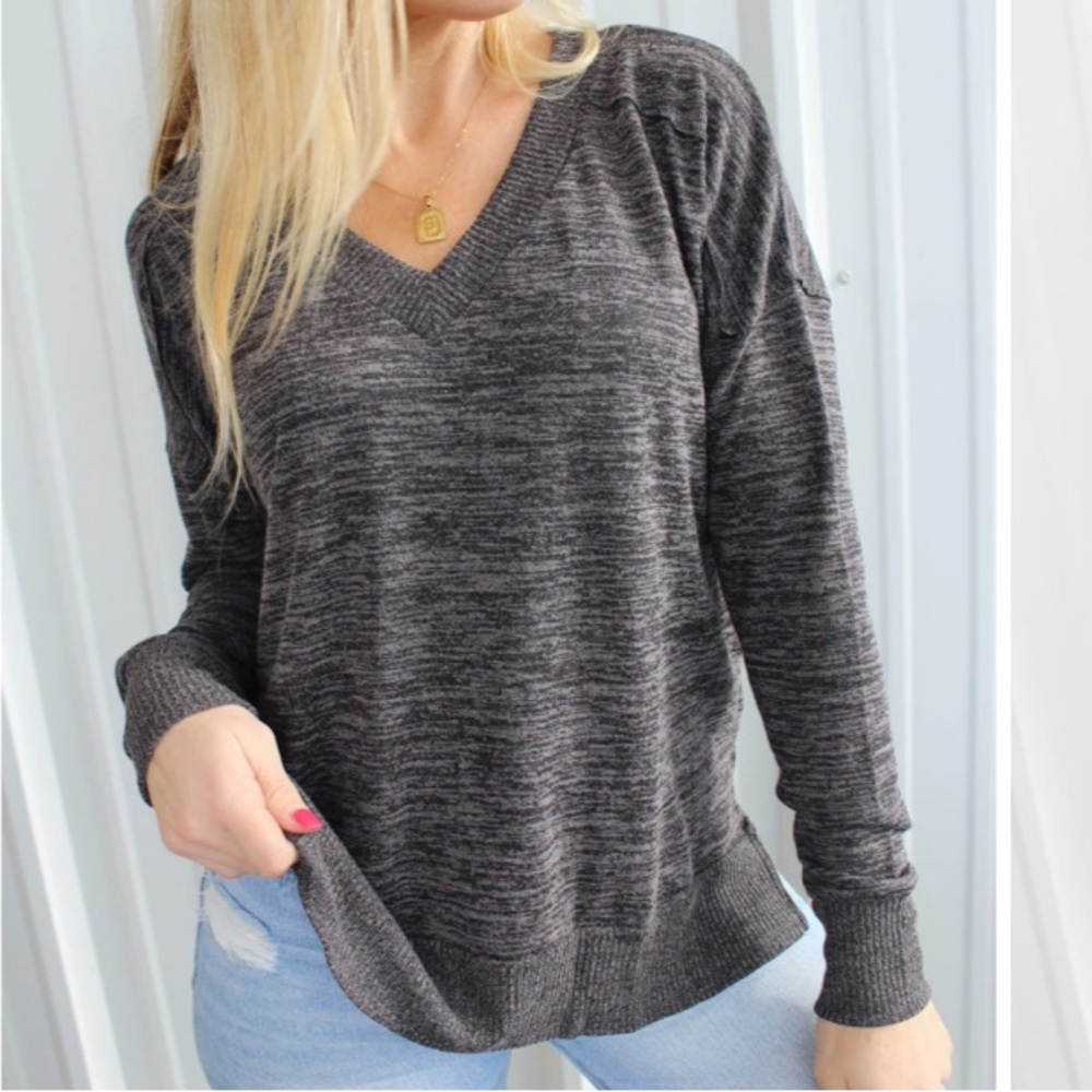 Long Sleeves V Neck Two Tones Knit Top